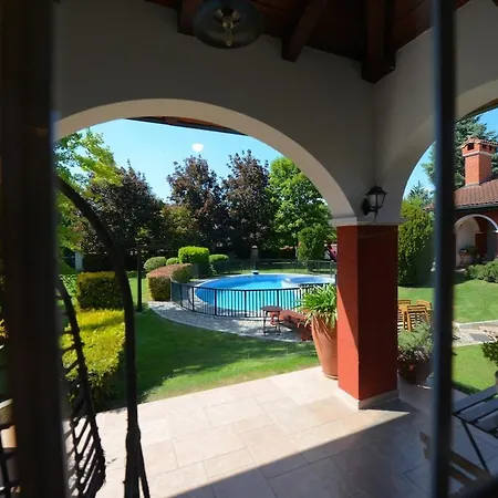 Villa Elegant Family With A Pool & Garden Oasis Skopje