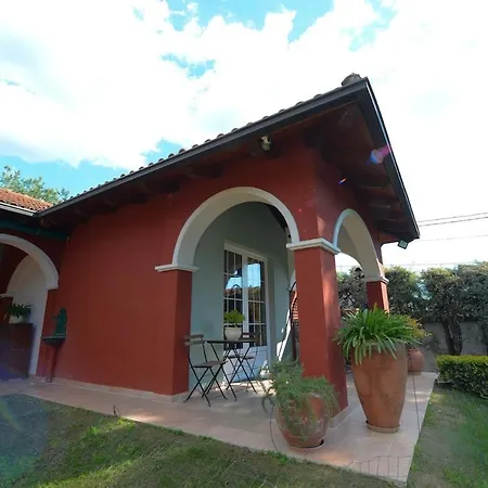 Villa Elegant Family With A Pool & Garden Oasis *