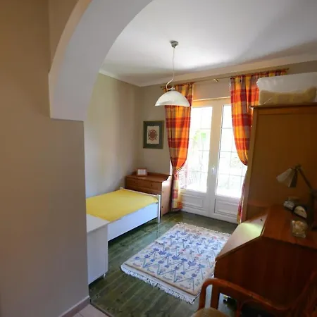 Villa Elegant Family With A Pool & Garden Oasis *
