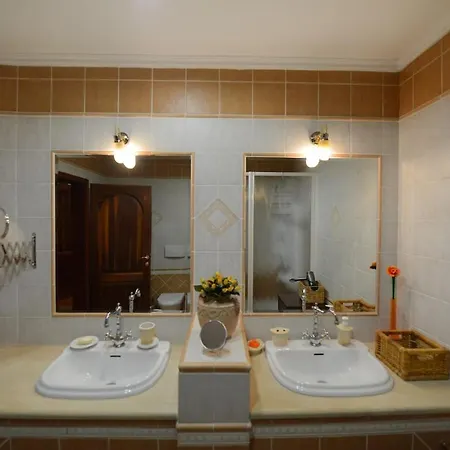 Villa Elegant Family With A Pool & Garden Oasis *