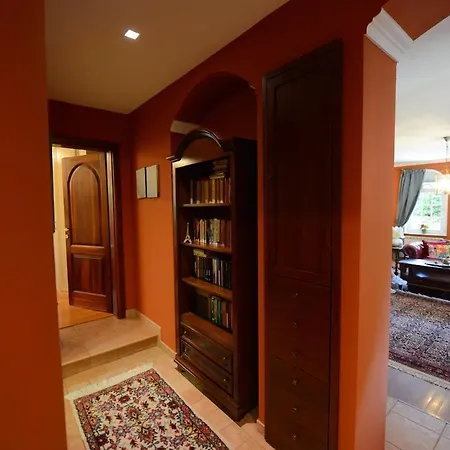 Villa Elegant Family With A Pool & Garden Oasis *