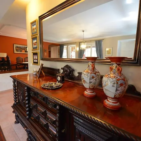 Villa Elegant Family With A Pool & Garden Oasis